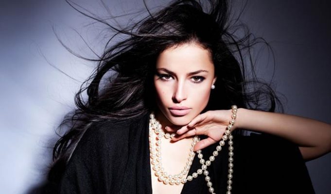 All kind of pearl necklace models