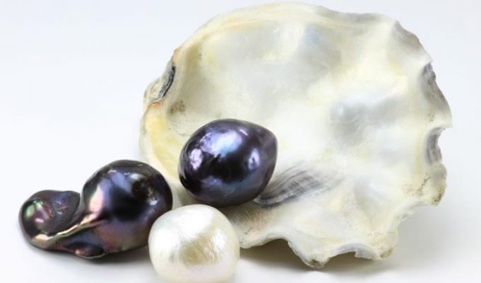 History of precious pearl necklaces