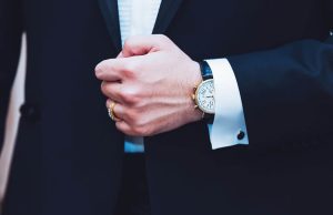 From vintage watches to modern high-end watches timepieces, read on for the top 5 latest watches for bridegrooms in fall 2017