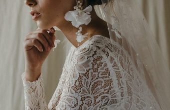 What Jewelry Should You Wear For Your Wedding Invitation Photos What Jewelry Should You Wear For Your Wedding Invitation Photos