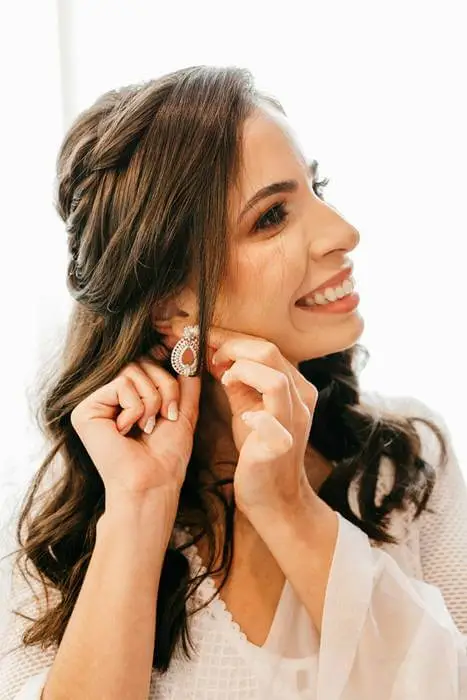 Best-Diamond-Earrings-for-a-White-Dress Best Diamond Earrings for a White Dress