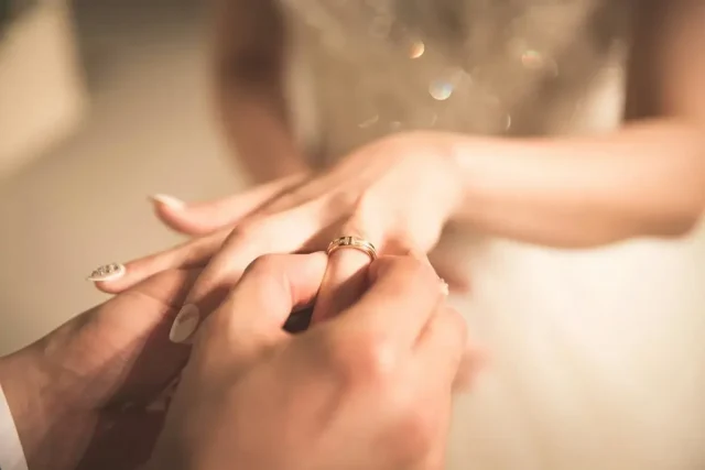 personalized engagement rings oval lab-grown diamond platinum band 2026